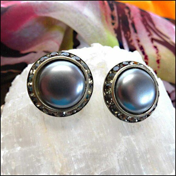 1950s Coro Grey Pearl Rhinestone Button Vintage Clip Earrings - Picture 2 of 6
